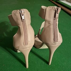 Add some drama to your look with the two strap Steve Madden heel.